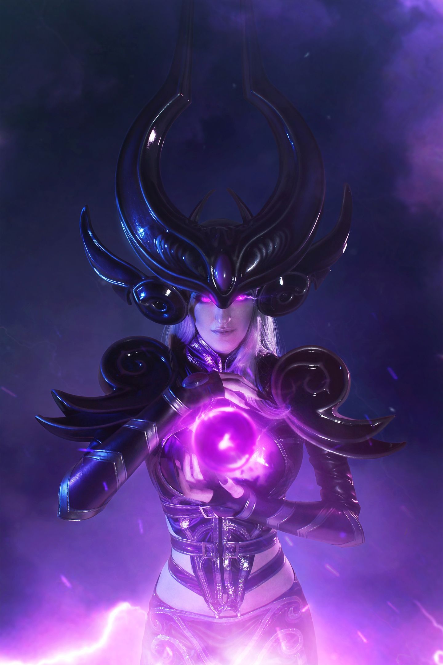 Меня никому не обуздать» — косплей на темную властительницу Syndra из League of Legends