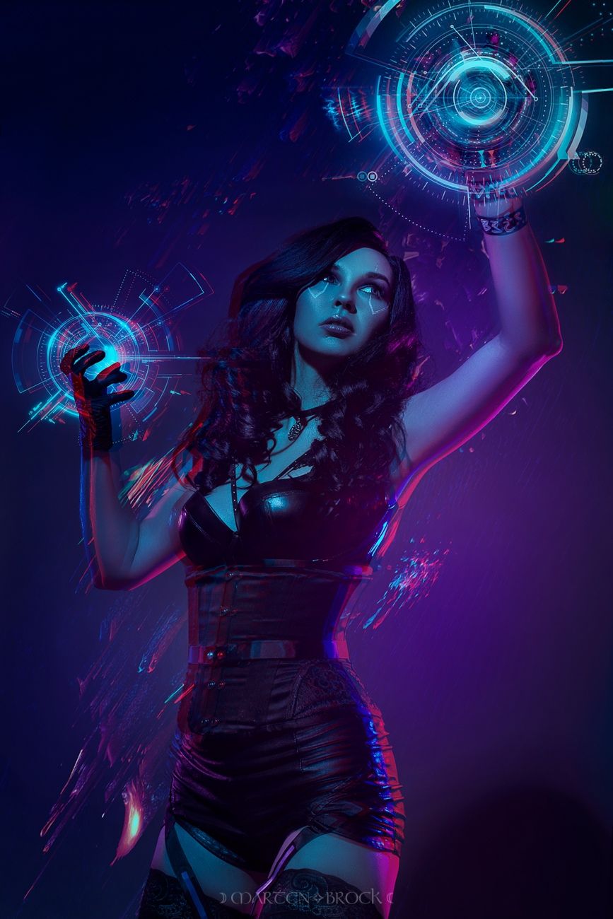 Косплей на Йеннифэр в мире Cyberpunk 2077. Модель: Анастасия Митрофанова. Фотограф: @_mother_marten_. Источник: instagram.com/nephritefire