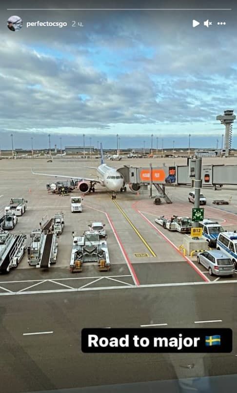 Фотография из аэропорта перед вылетом команды NAVI на PGL Major 2021 | Источник: аккаунт Perfecto в Instagram
