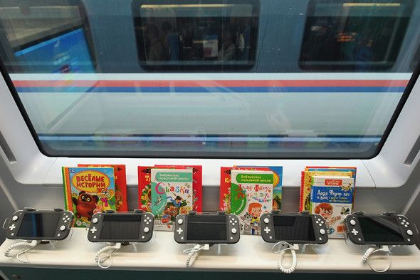 Nintendo Switch Lite в вагоне поезда &laquo;Сапсан&raquo; | Фото: Александр Авилов, АГН &laquo;Москва&raquo;
