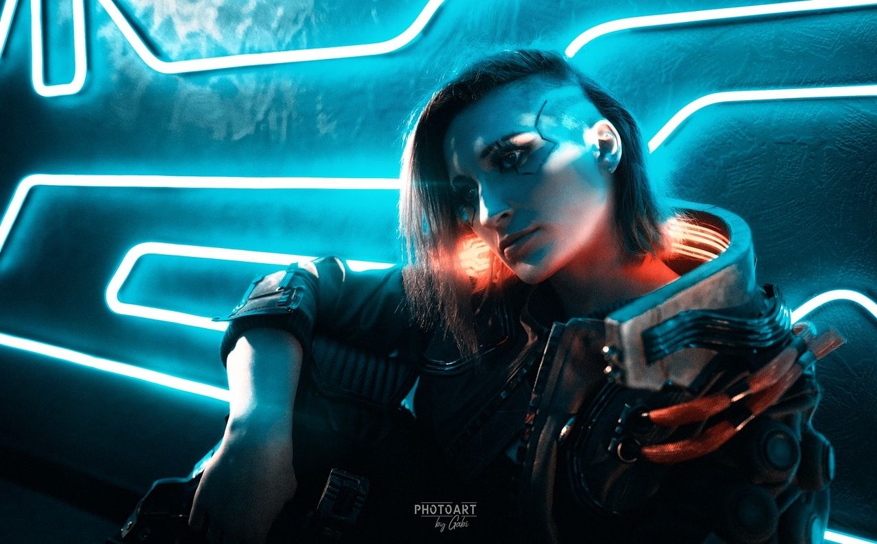 Косплей на Ви из Cyberpunk 2077. Косплеер: Анна Алексеева. Фотограф: Дмитрий Габдукаев. Источник: vk.com/brickus_cosplay