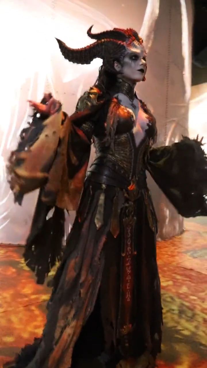 Косплей на Лилит из Diablo IV. Модель: Cinderys. Источник: твиттер Cinderys