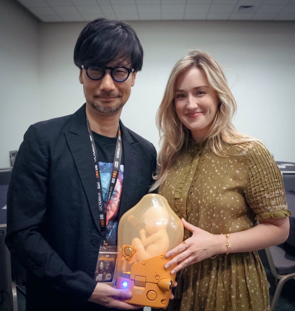 Капсула с младенцем на Comic-Con. Источник: твиттер Хидэо Кодзимы