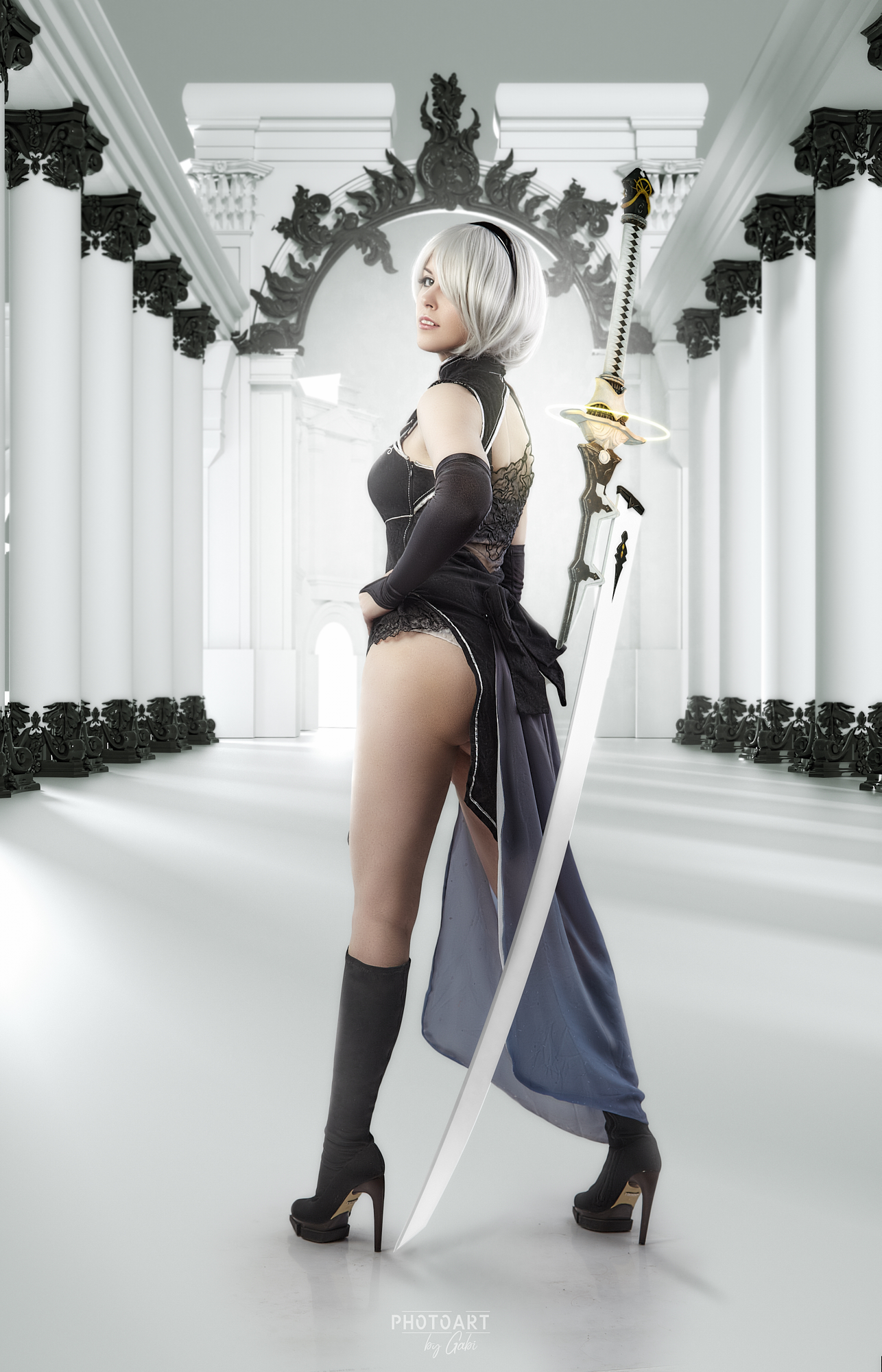 Косплей на 2B из NieR: Automata. Косплеер: Анастасия Матяш. Фотограф: Дмитрий Габдукаев. Источник: dimigabi.ru