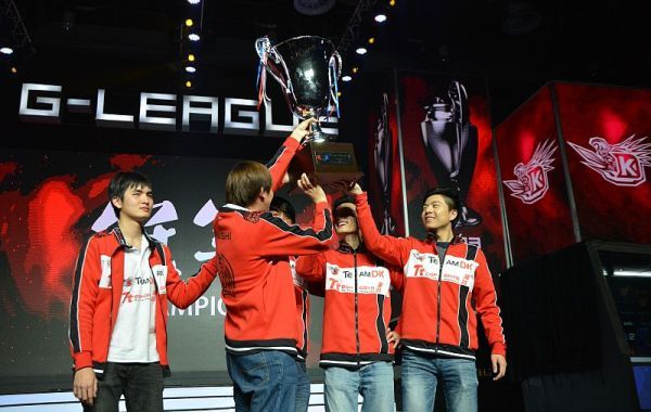  Team DK с трофеем G-League 2014: iceiceice, Mushi, MMY, LaNm, BurnINg
