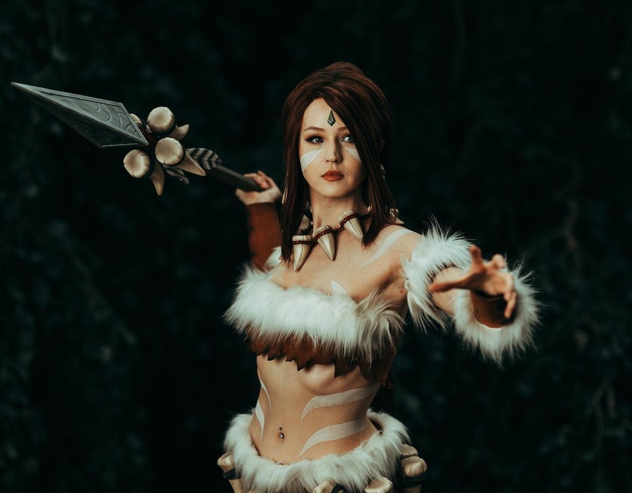 Косплей на Нидали из League of Legends. Косплеер: cheesu_cosplay. Фотограф: fotostegnitz.