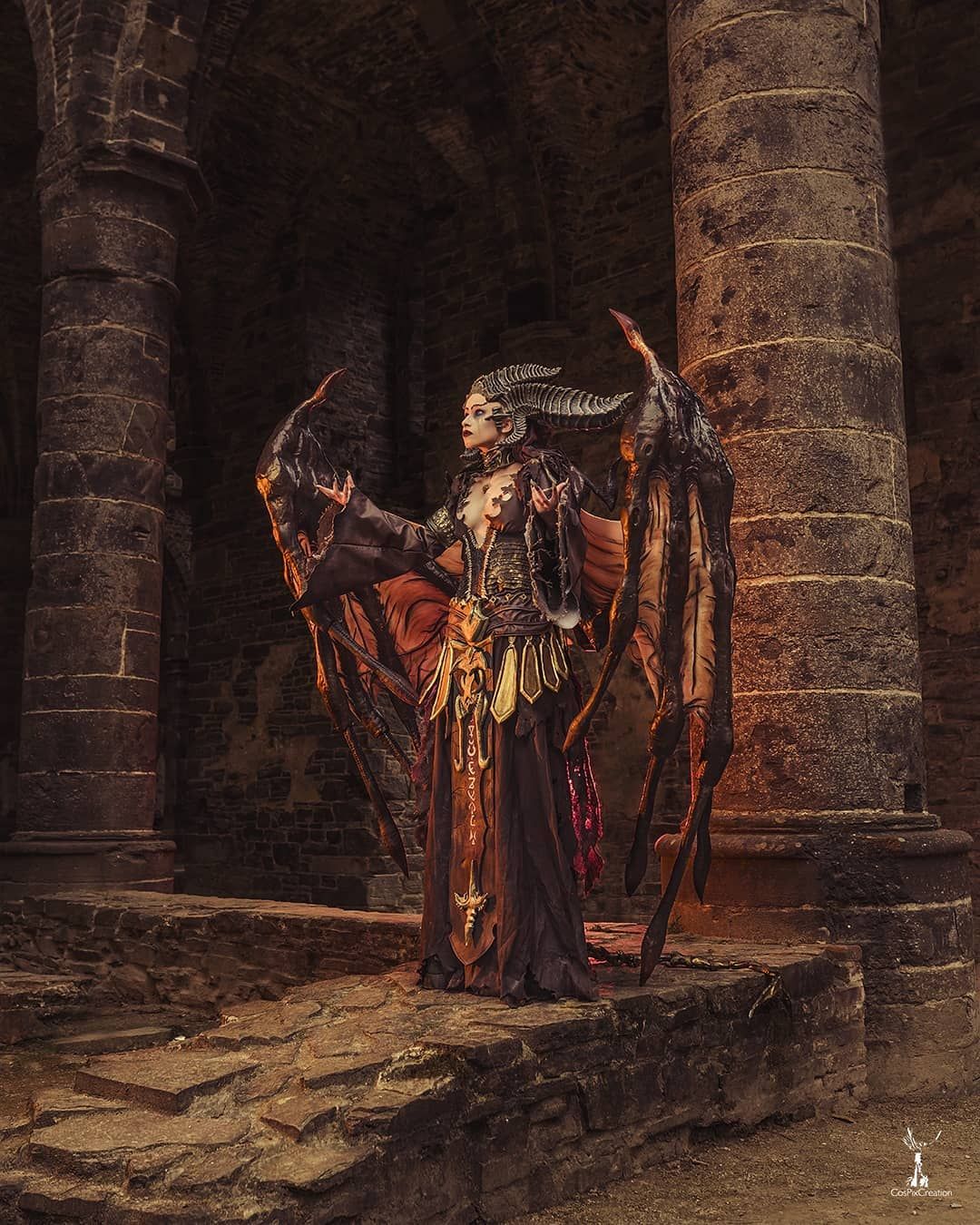 Косплей на Lilith из Diablo IV. Автор: Maike Huster. Фото: Cos Pix Creation. Источник: instagram.com/cospixcreation. 