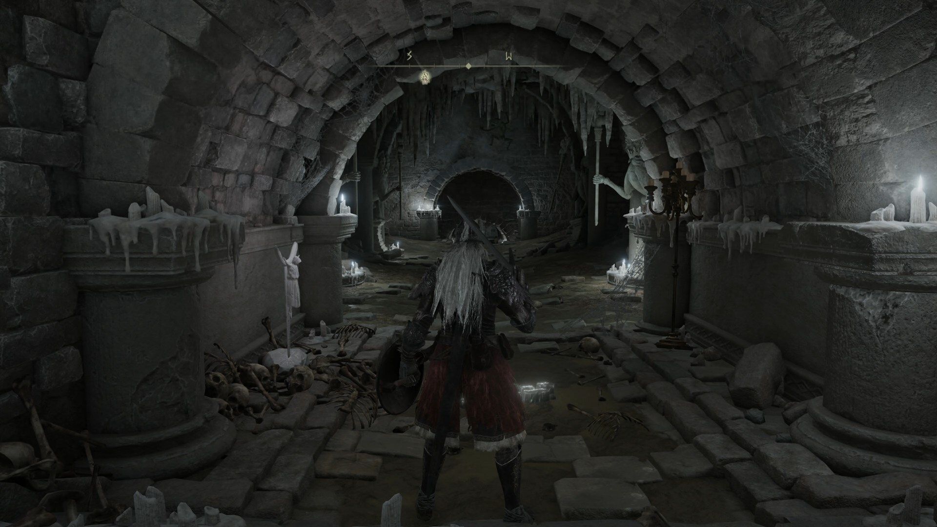 Вход в подземелье в Elden Ring &mdash; впереди героя ждет, кажется, двуручная глефа