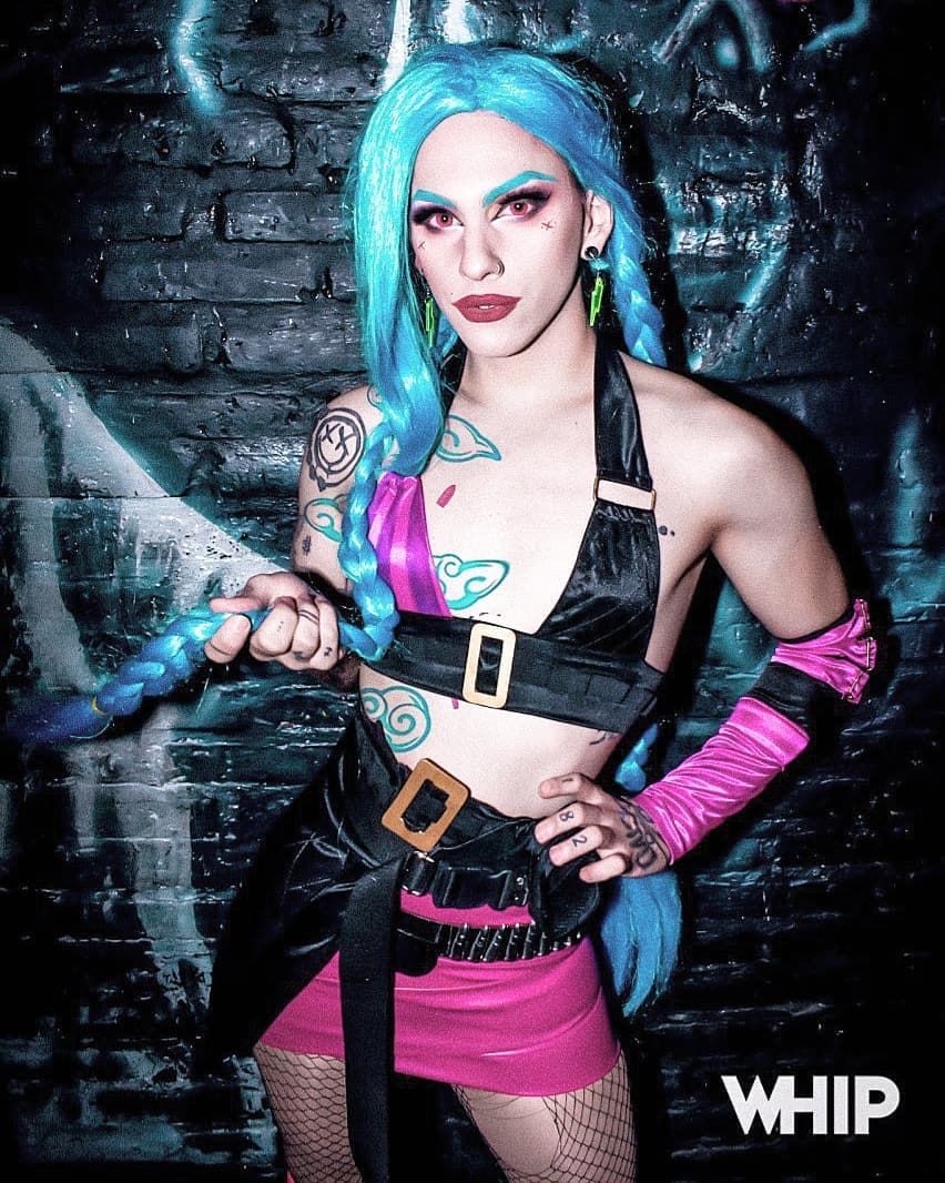 Косплей на Jinx. Модель: Эстанислао Фернандес. Источник: instagram.com/dyhzy/