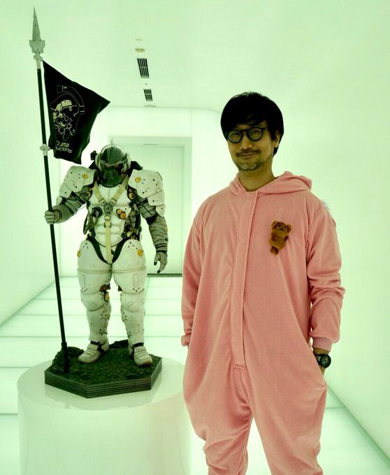 Хидэо Кодзима в пижаме от &laquo;ВКонтакте&raquo;. Источник: twitter.com/HIDEO_KOJIMA_EN