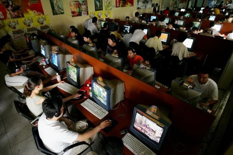 Стереотипное интернет-кафе в Китае