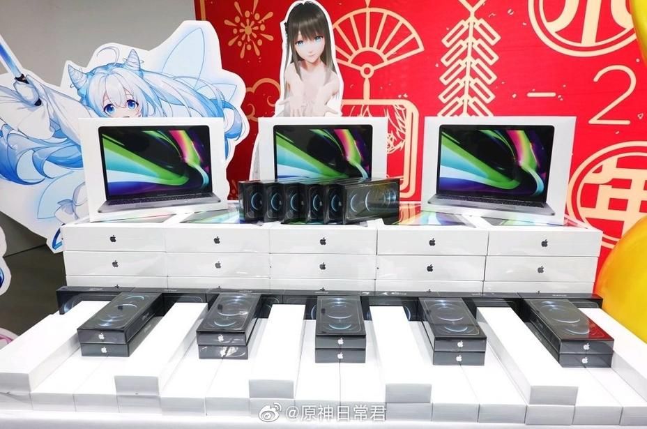 Подарки miHoYo разработчикам Genshin Impact. Источник: Weibo