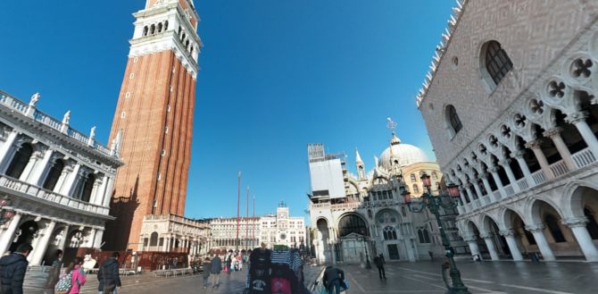 Площадь Св. Марка и часовая башня в Венеции