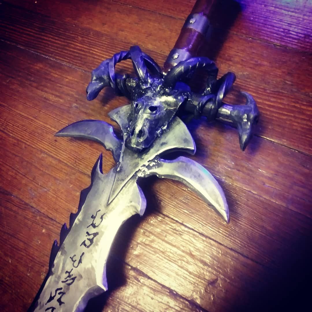Отец выковал и подарил сыну меч Короля-лича. Источник: reddit