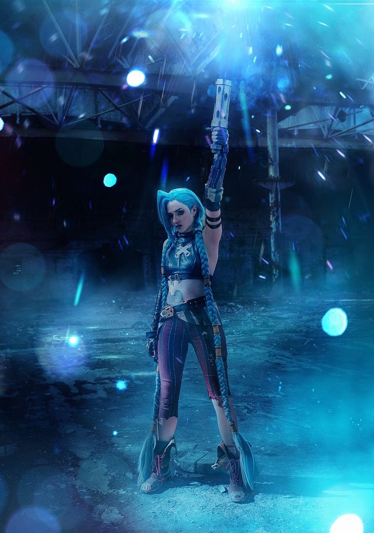 Jinx from League of Legends and Arcane. Cosplayer: Liza Nikitchuk. Photographer: Din Battler. Source: vk.com/ssarkazmom