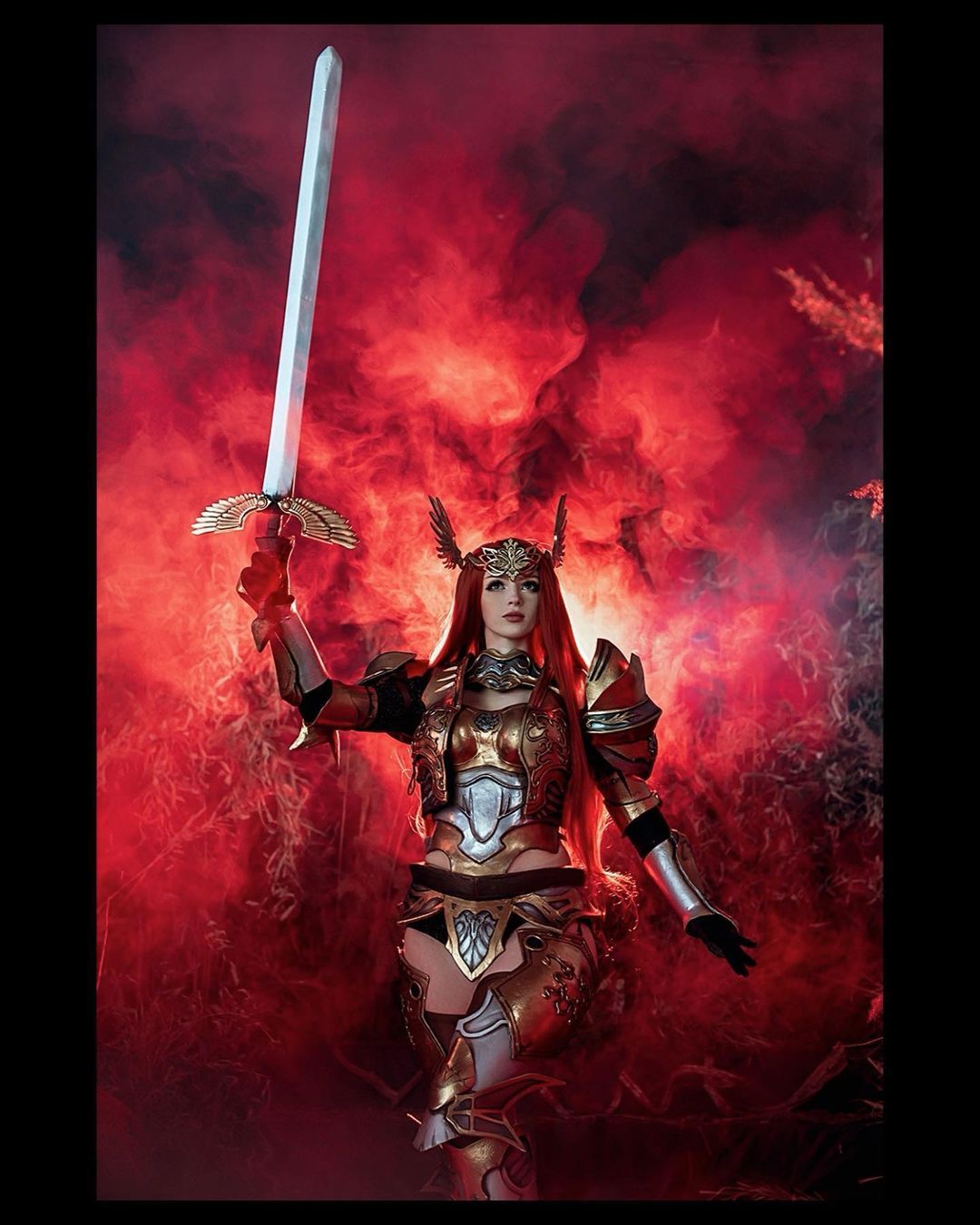 Косплей на персонажа Lineage II в сете ИК (Imperial Crusader Set). Косплеер: Мария Lady Melamory Давыдова.