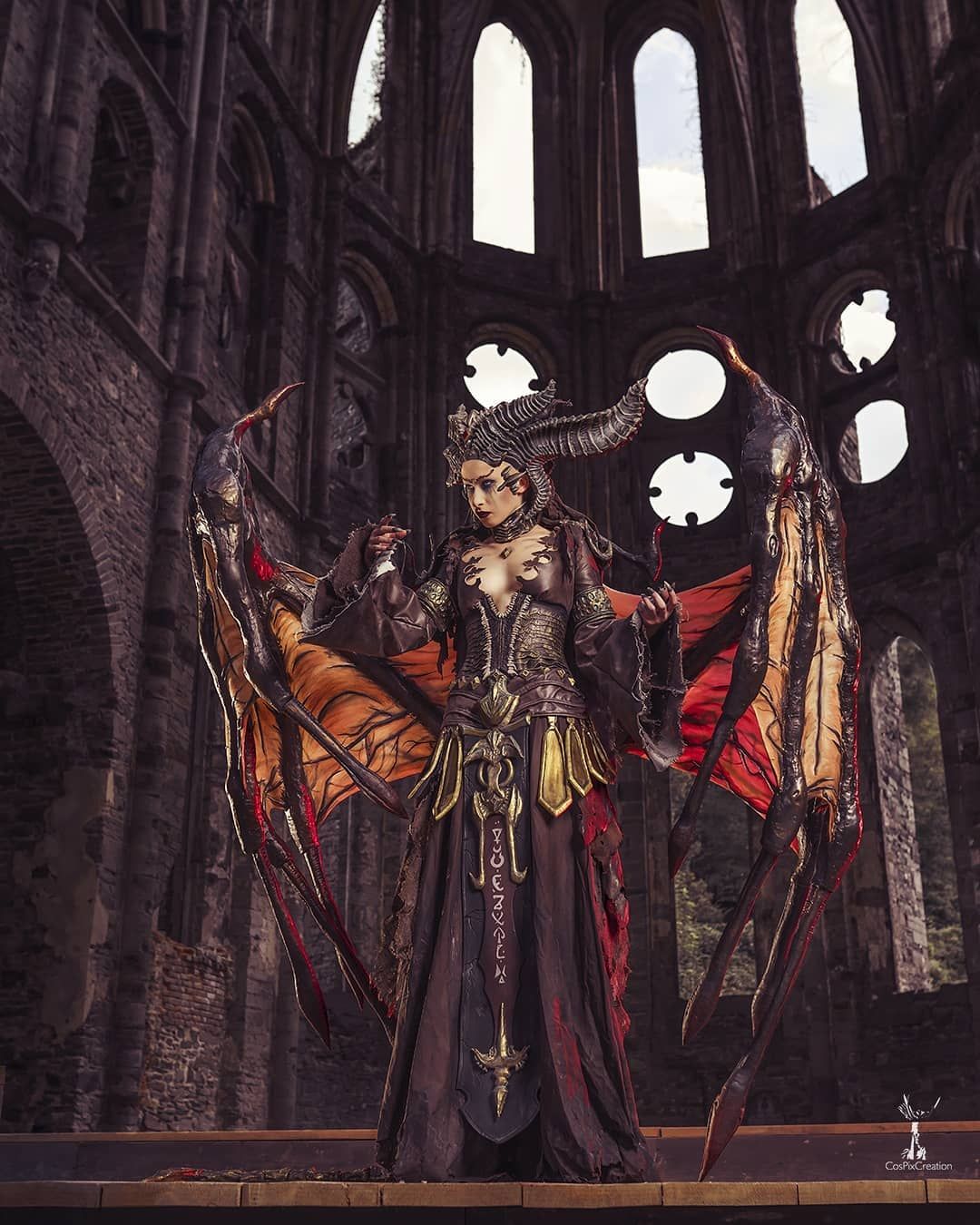 Косплей на Lilith из Diablo IV. Автор: Maike Huster. Фото: Cos Pix Creation. Источник: instagram.com/cospixcreation. 