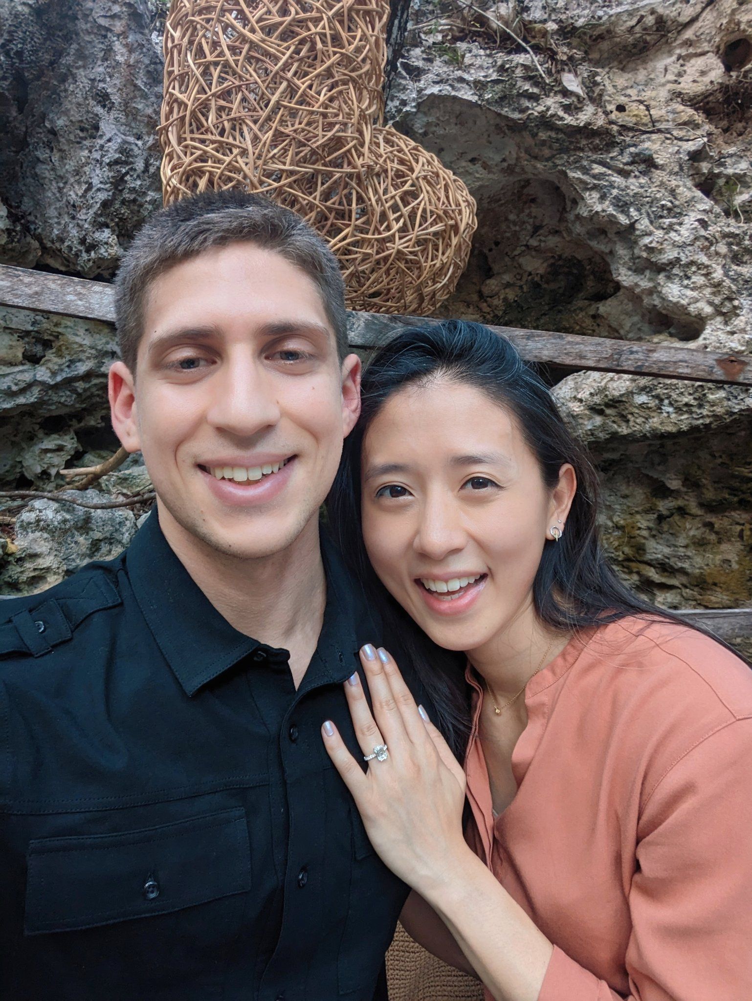 Таль Fly Айзик и Эвани Чанг объявили о помолвке. Источник фото: социальные сети пары