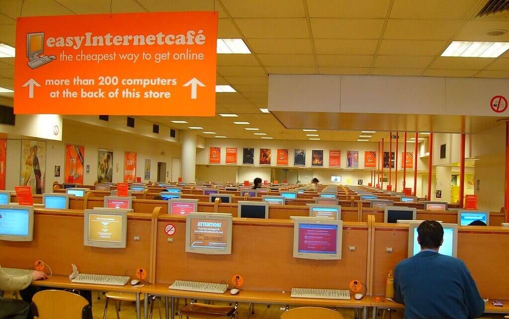 Зал easyInternetcafé