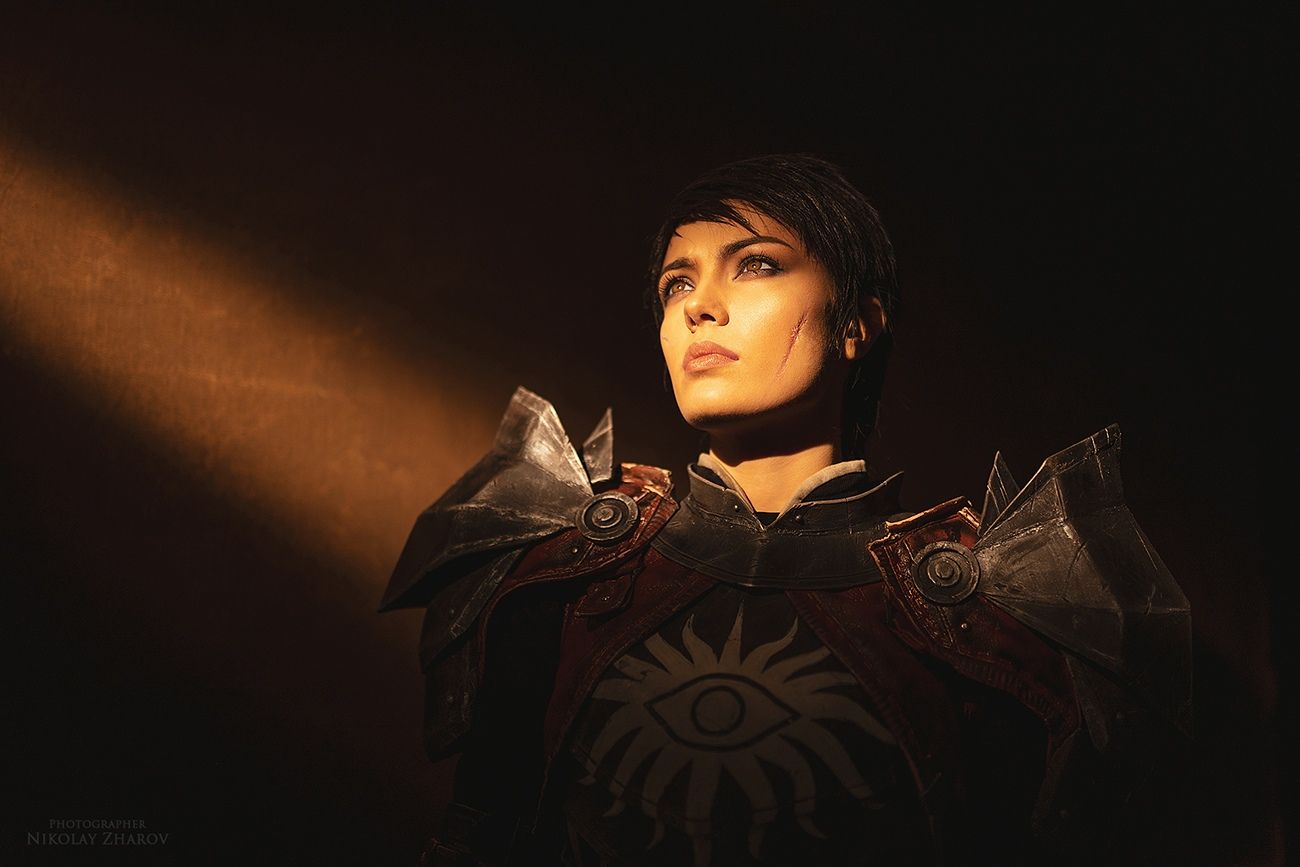 Косплей на Кассандру Пентагаст из Dragon Age II. Косплеер: Dark Incognito. Фотограф: Николай Жаров. Источник: vk.com/nikolay_photogroup