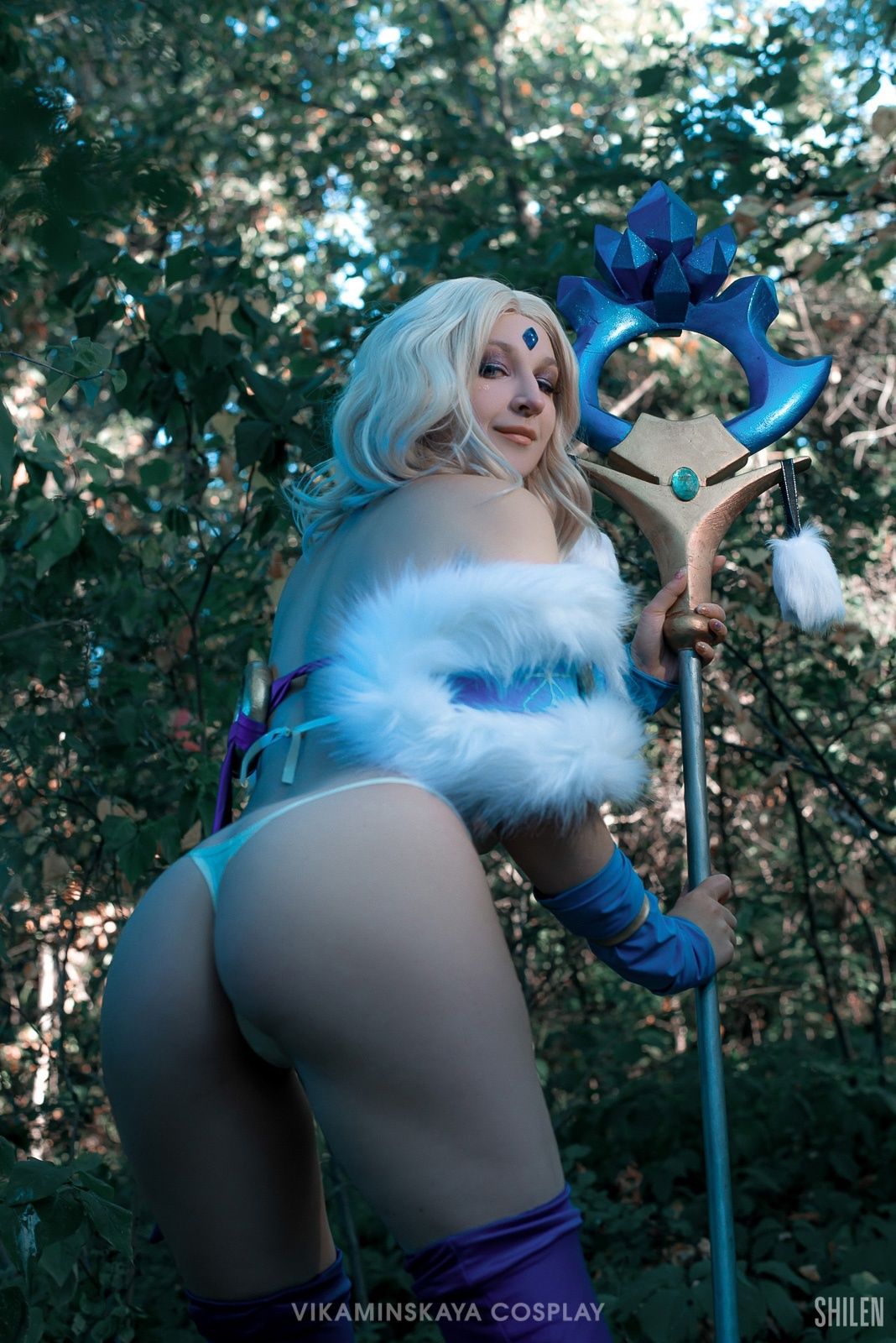 Косплей на Crystal Maiden из Dota 2. Косплеер: Vikaminskaya. Фотограф: Shilen. Источник: vk.com/vikaminskaya_cosplayer