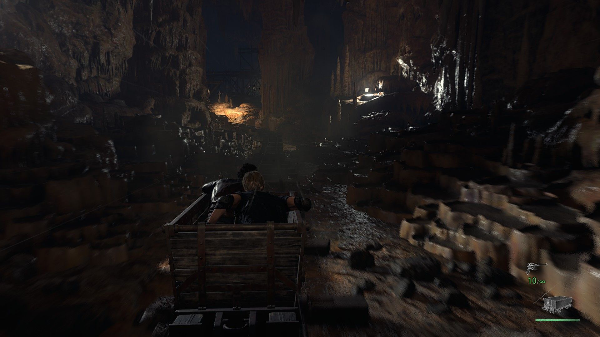 Сегмент с вагонетками стал в разы динамичнее и веселее! Скриншот из Resident Evil 4