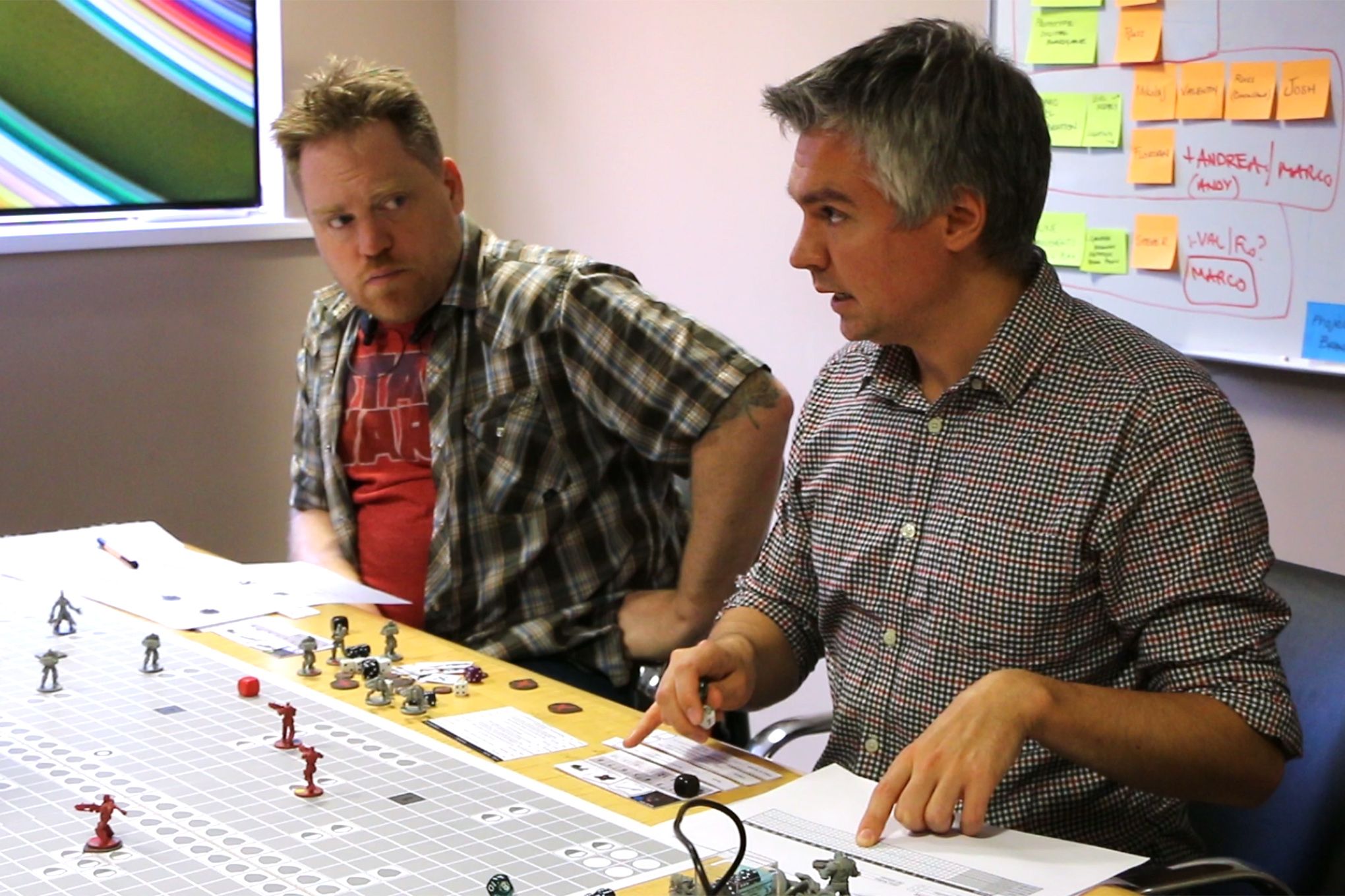 Тайлер Бильман и Стви Венециа работают над прототипом Gears Tactics | Фотография: Splash Damage, The Coalition/Xbox Game Studios