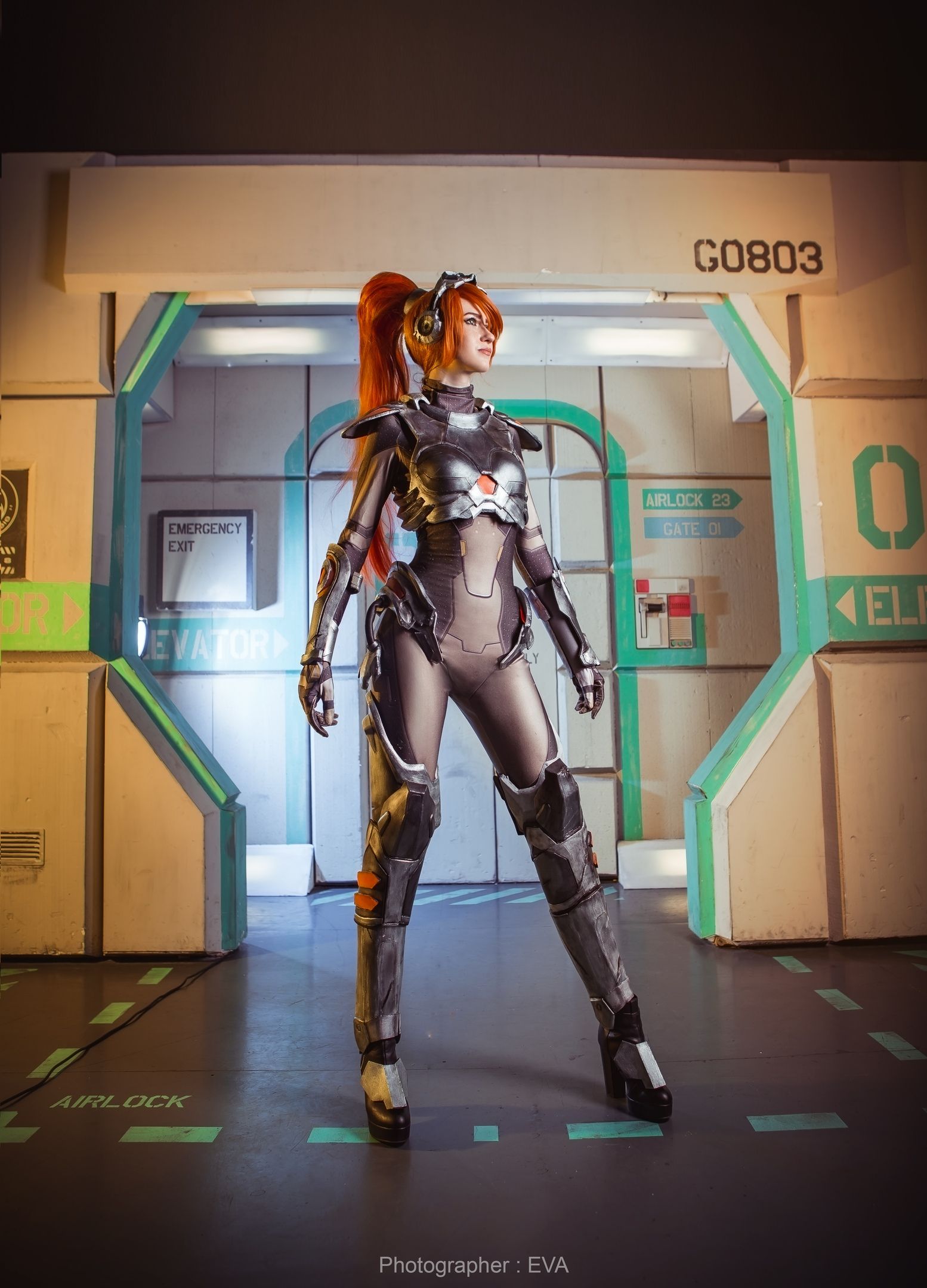 Косплей на Роковую вдову из Overwatch. Косплеер: Юлия Покуса. Фотограф: Ева Давыдова. Источник: vk.com/eva_cosplay_photo