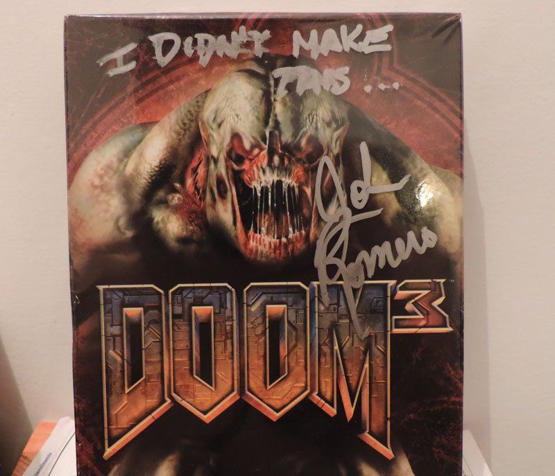 Doom 3 с автографом Джона Ромеро.
Источник: твиттер @espantalho555