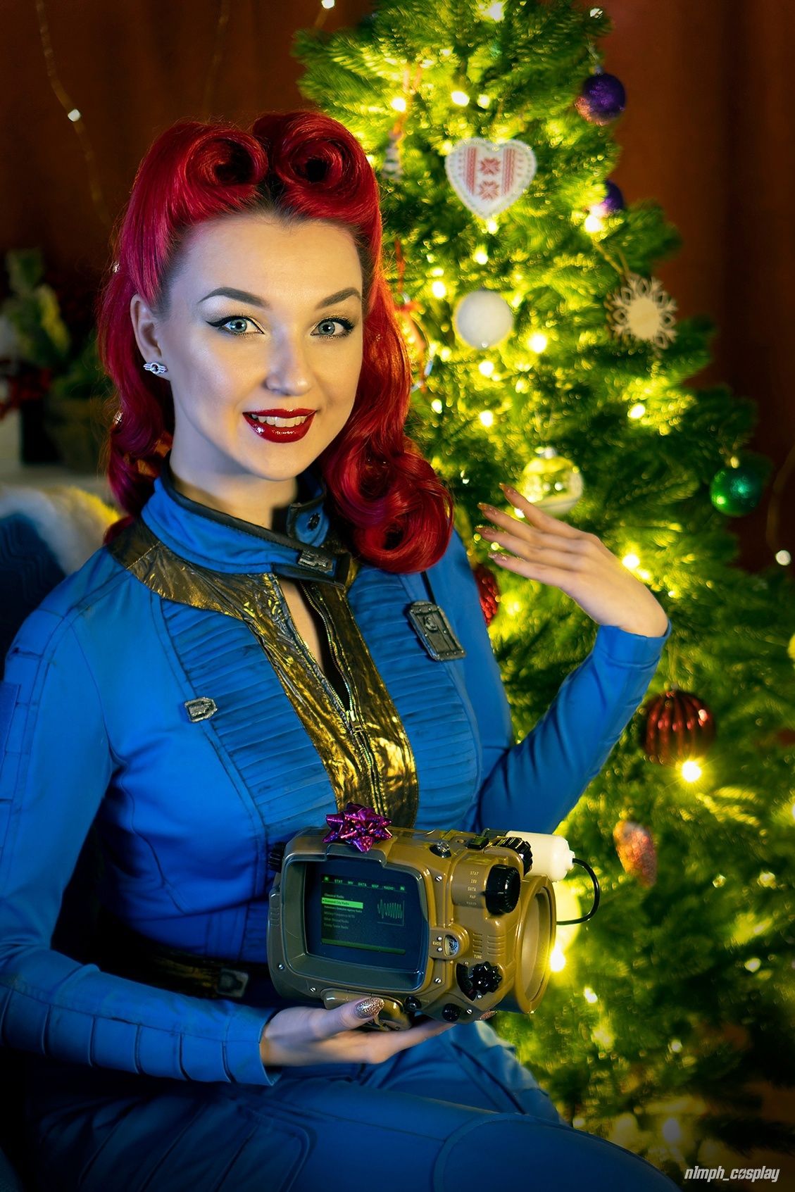 Новогодний косплей. Жительница убежища во вселенной Fallout. Косплеер: n1mph.