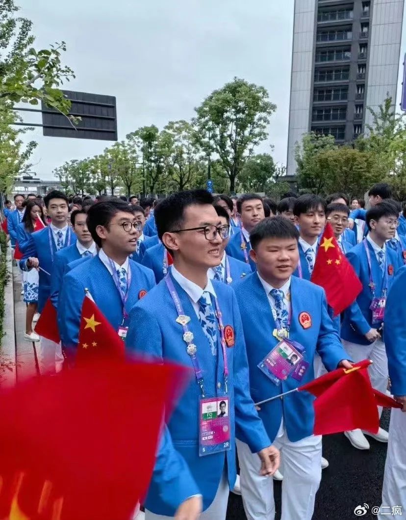Сборная Китая на церемонии открытия летних Азиатских игр 2023. Источник: reddit