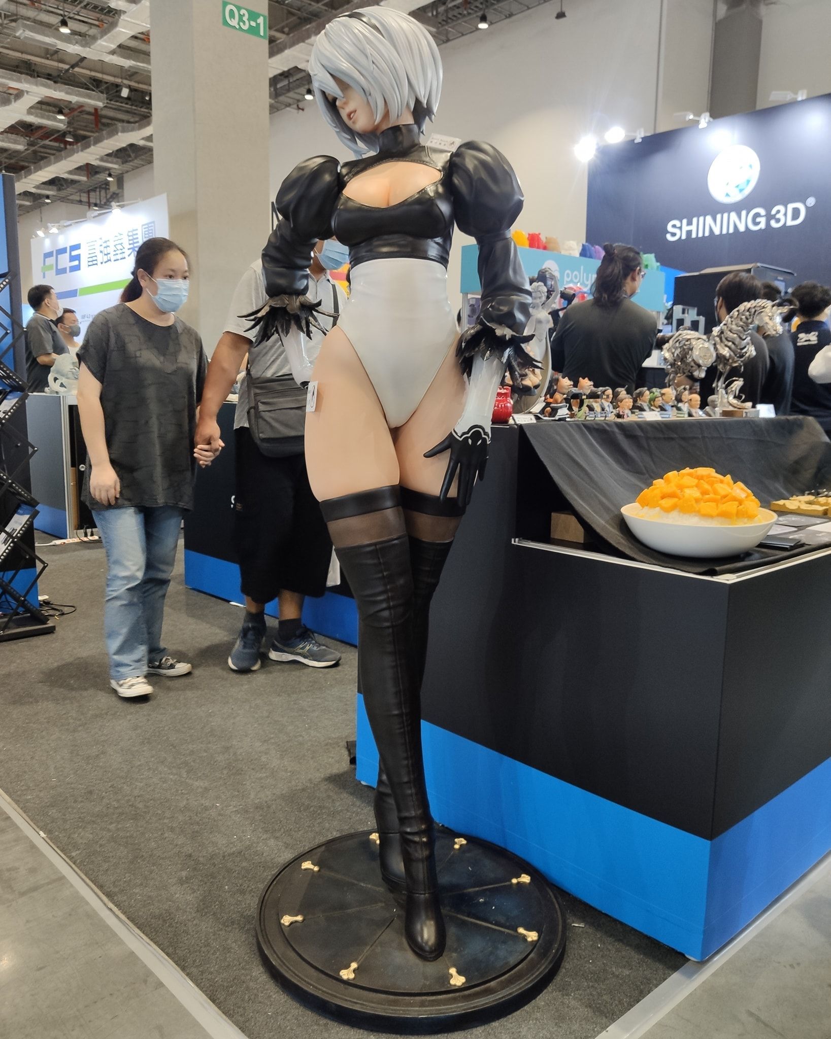 Скульптура 2B из NieR: Automata в полный рост. Автор: Лю Чин Ван. Источник фото: facebook.com/Perkunas.Studio/