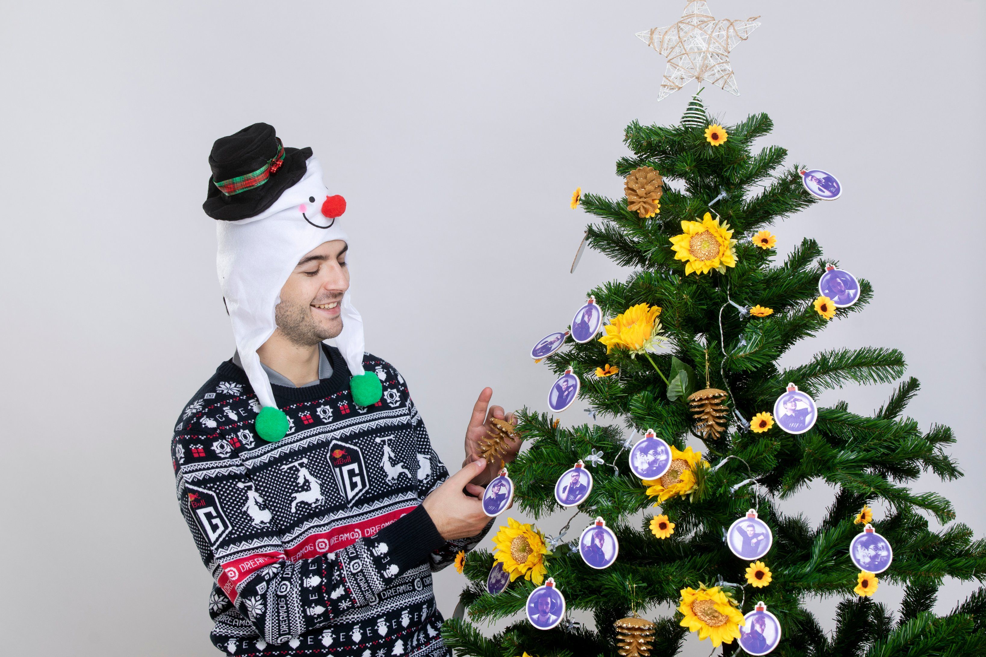 Ceb в рождественском свитере OG.
Источник: OG