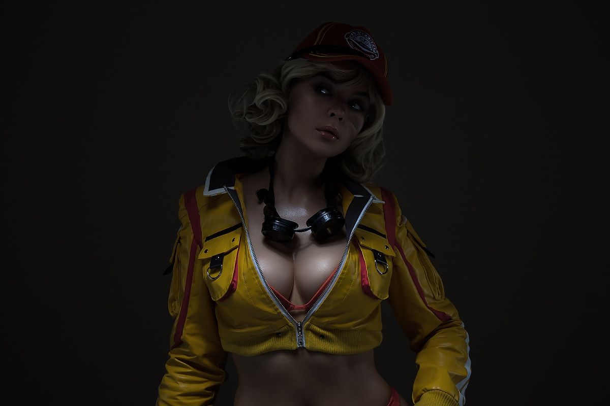 Final Fantasy 15 Cindy Cosplay