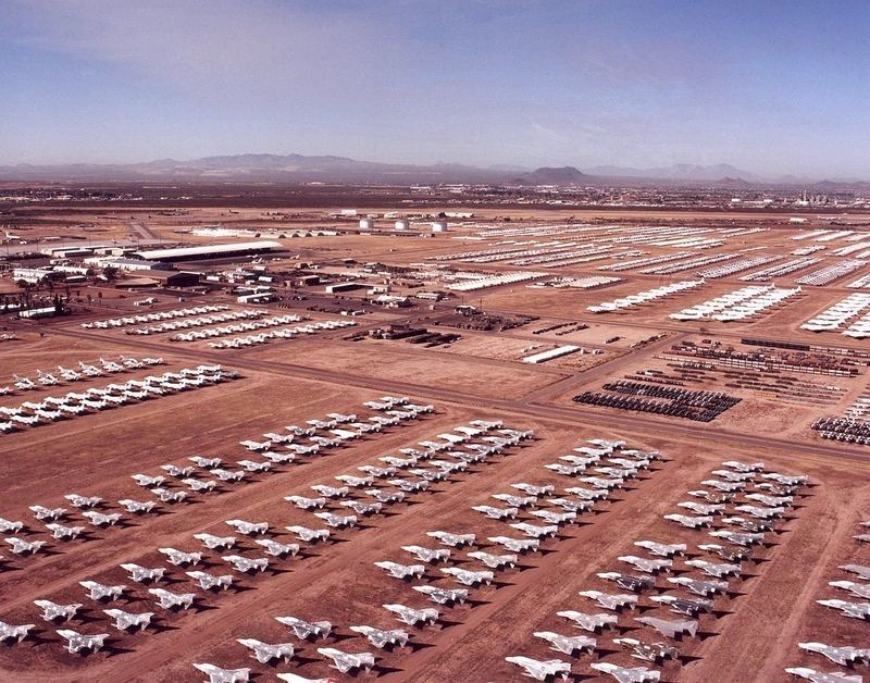 Кладбище самолётов в Аризоне в реальности