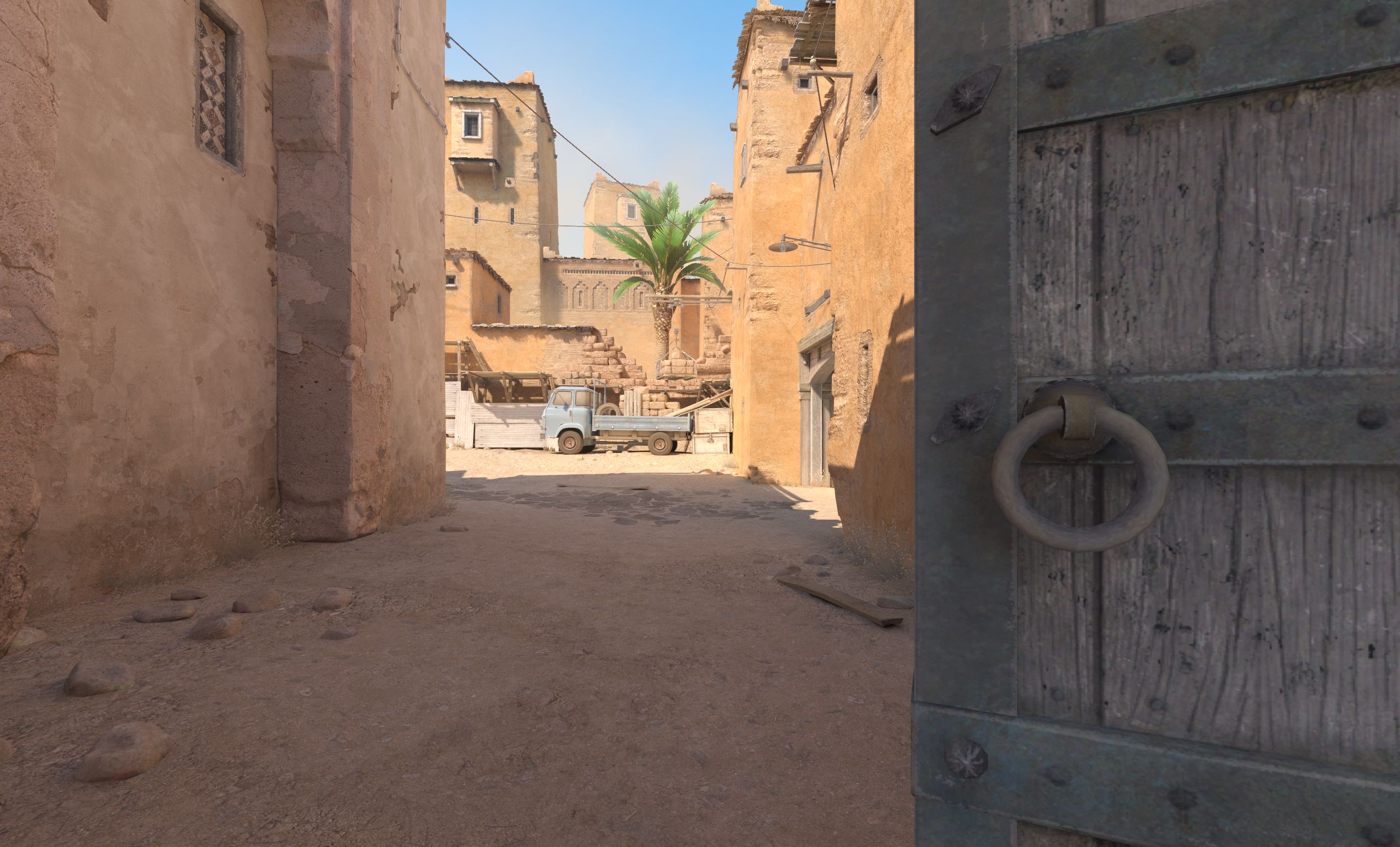 Dust2 в Counter-Strike 2 — двери в центре. Источник: официальный сайт Counter-Strike