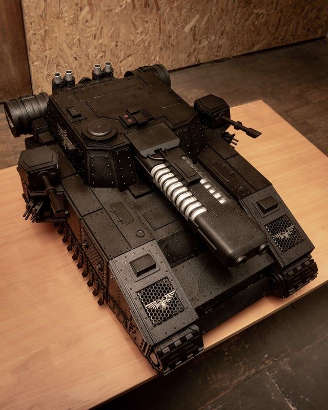 Кастомный корпус для ПК в виде танка из Warhammer 40,000. Источник: reddit