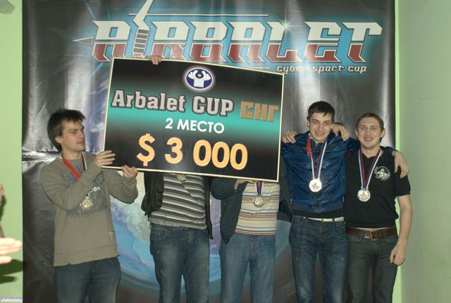 OverDrive(крайний слева) на Arbalet Cup SNG 2 в 2010 году.
Фото: Vegas