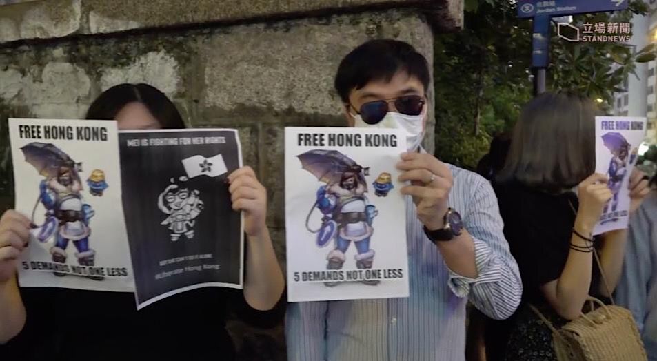 Мэй и протесты в Гонконге | Фото: reclaimthenet.org