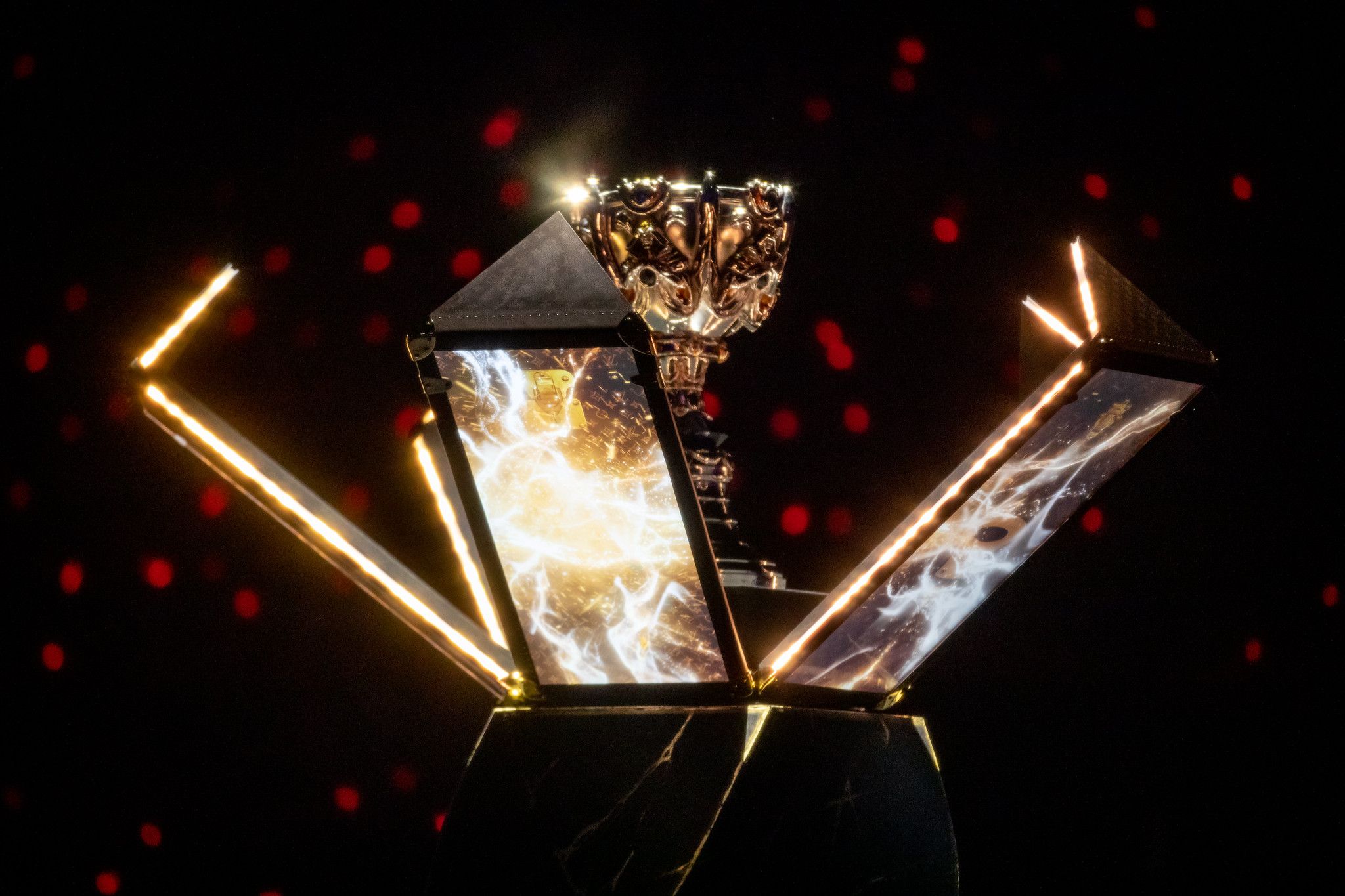 Непобедимый «феникс» и достойная игра от российских «единорогов» — подводим итоги Worlds 2019
