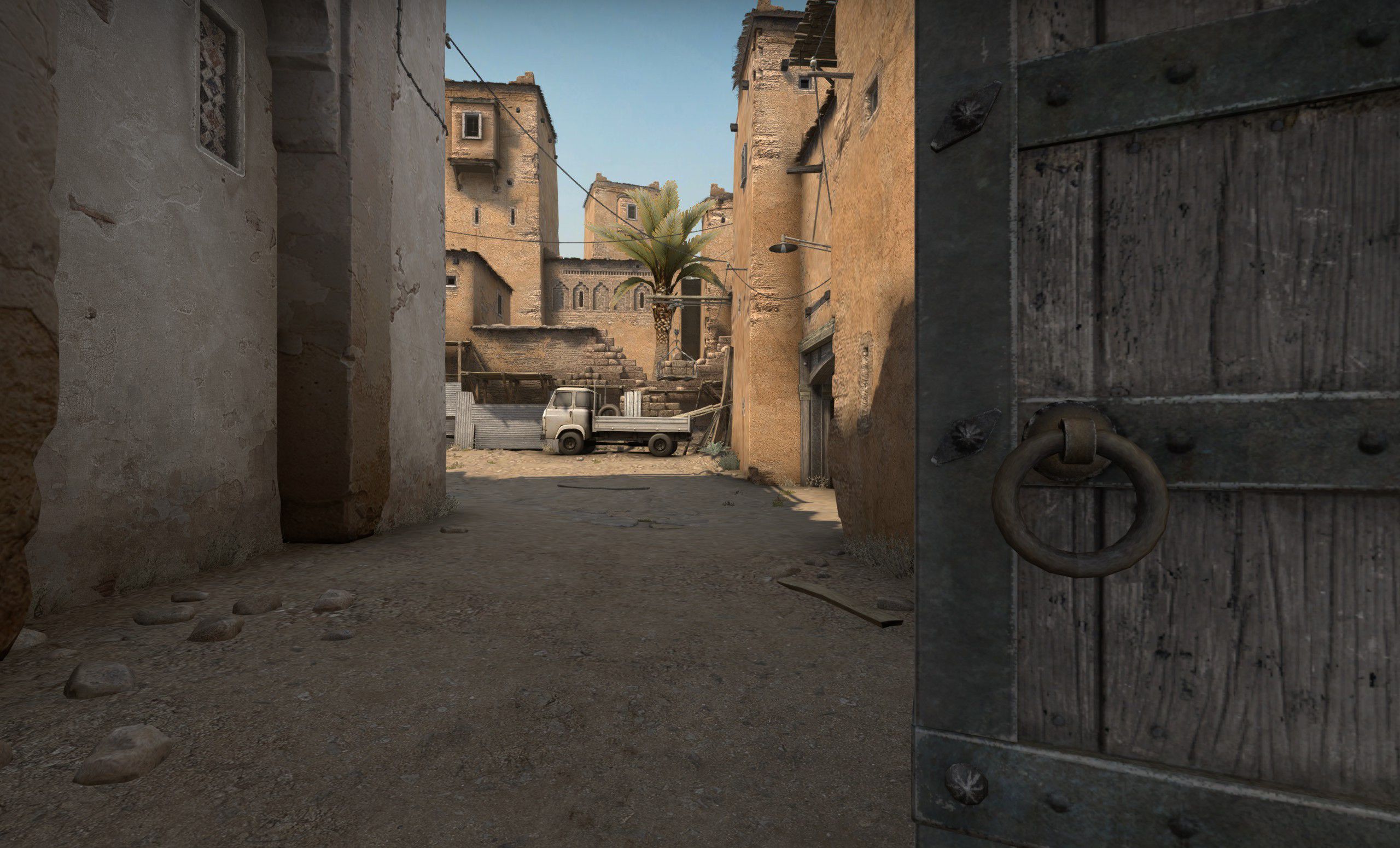Dust2 в CS:GO — двери в центре. Источник: официальный сайт Counter-Strike