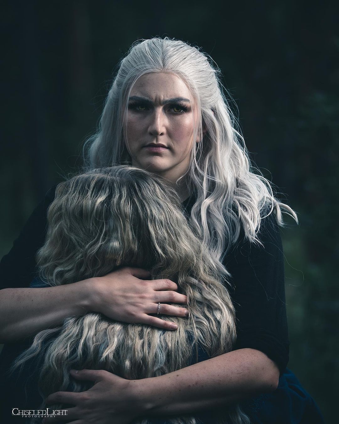 Косплей на Геральта и Цири из сериала The Witcher от Netflix. Источник: instagram.com/laurendoescosplay. Авторы: Loren и Shersten.