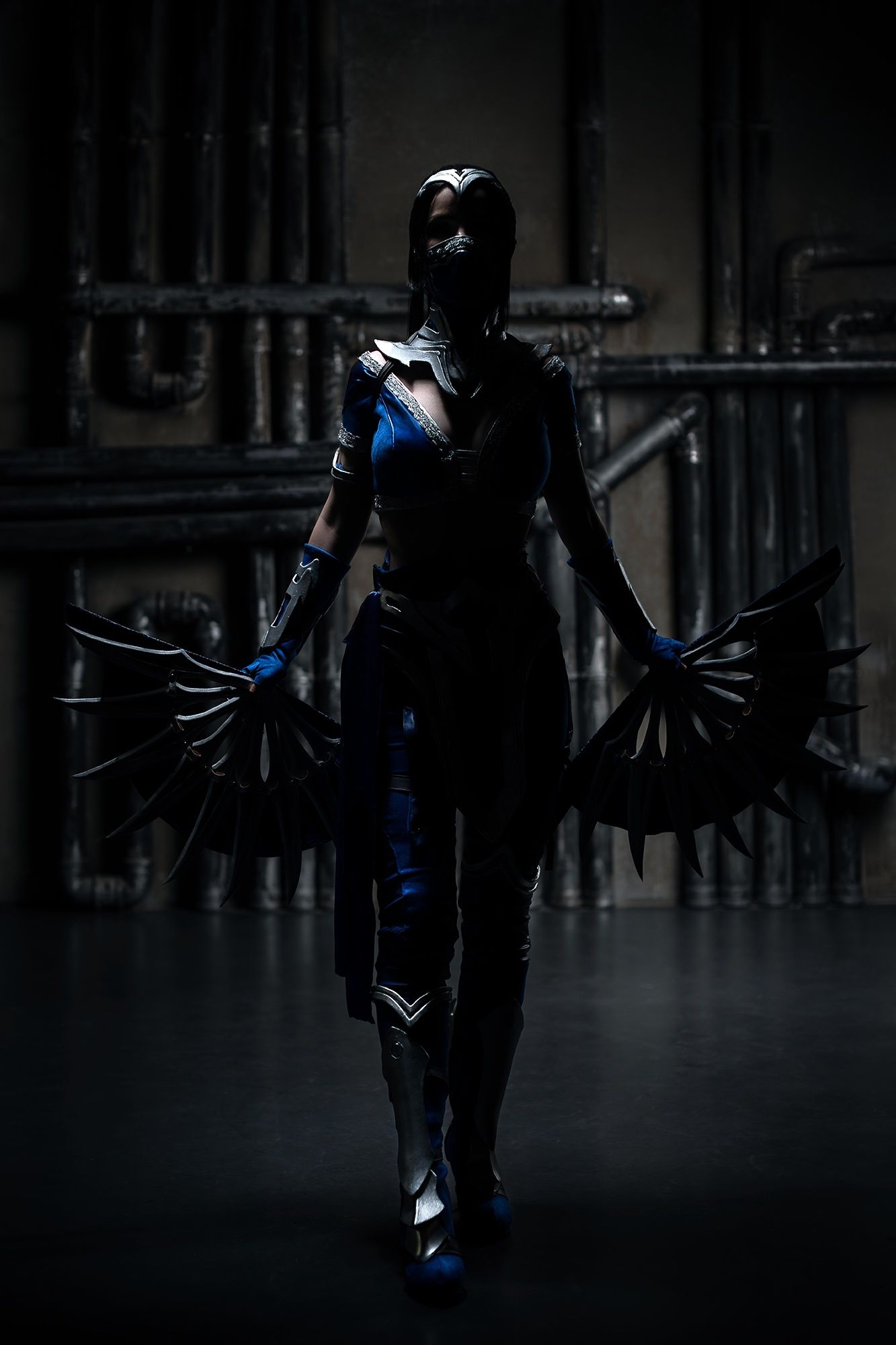 Косплей на Китану из Mortal Kombat. Косплеер: Kitana. Фотограф: makks • tobi. Источник: vk.com/kitanasherwarcos