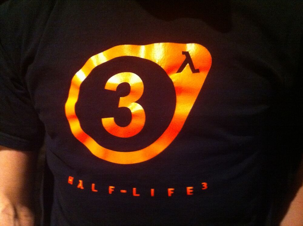 Фото якобы официальной футболки Half-Life 3, датированное 2011 годом