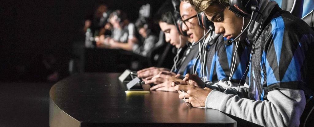 Без ПК и жизнь мила — как проходят турниры по мобильным играм и в чем особенность их организации