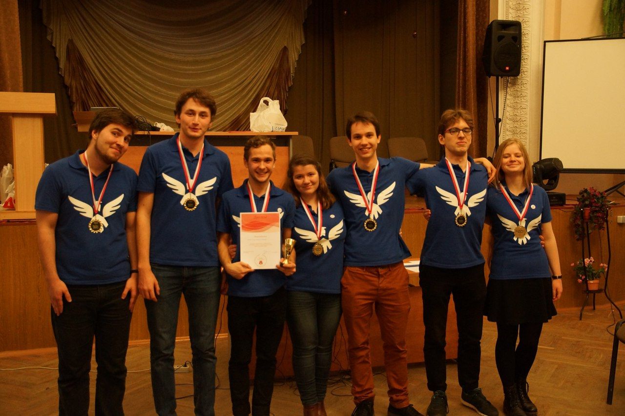 Борис Белозёров в составе студенческой команды под названием Wings Gaming стал чемпионом Европы по соревновательному ЧГК в 2016 году 