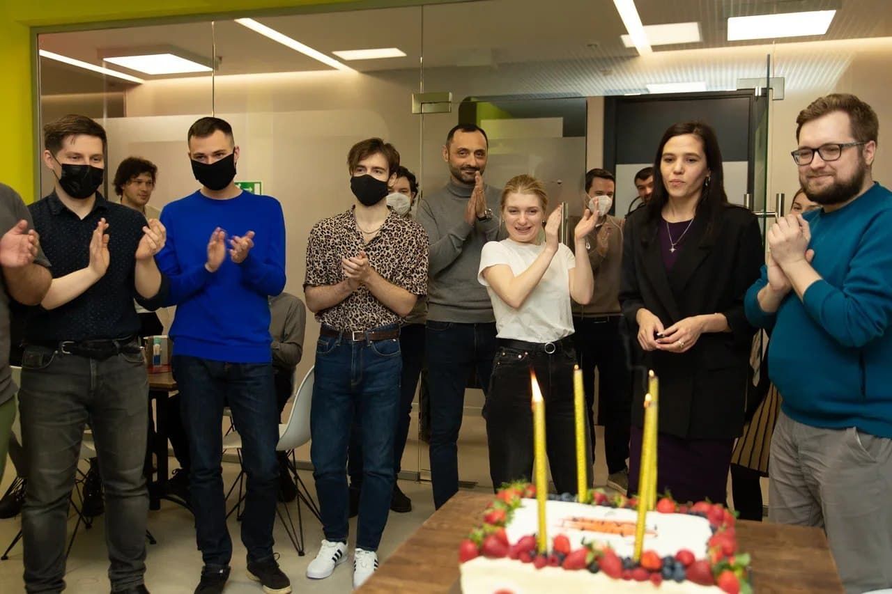 Ну что, Cybersport.ru, отпраздновал день рождения? Теперь приготовься к моему подарочку...