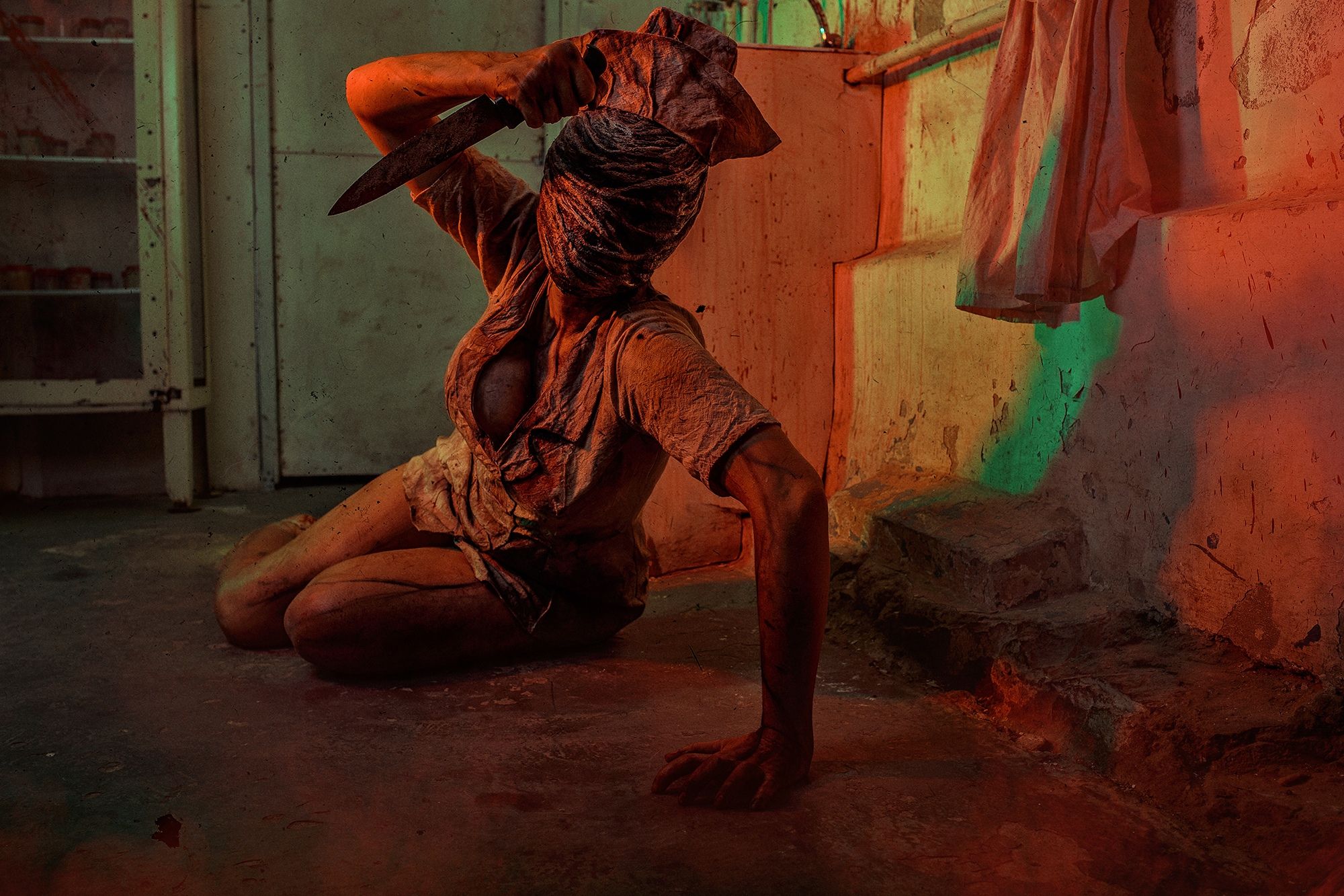 Жуткий косплей медсестры из Silent Hill 3 на Хэллоуин