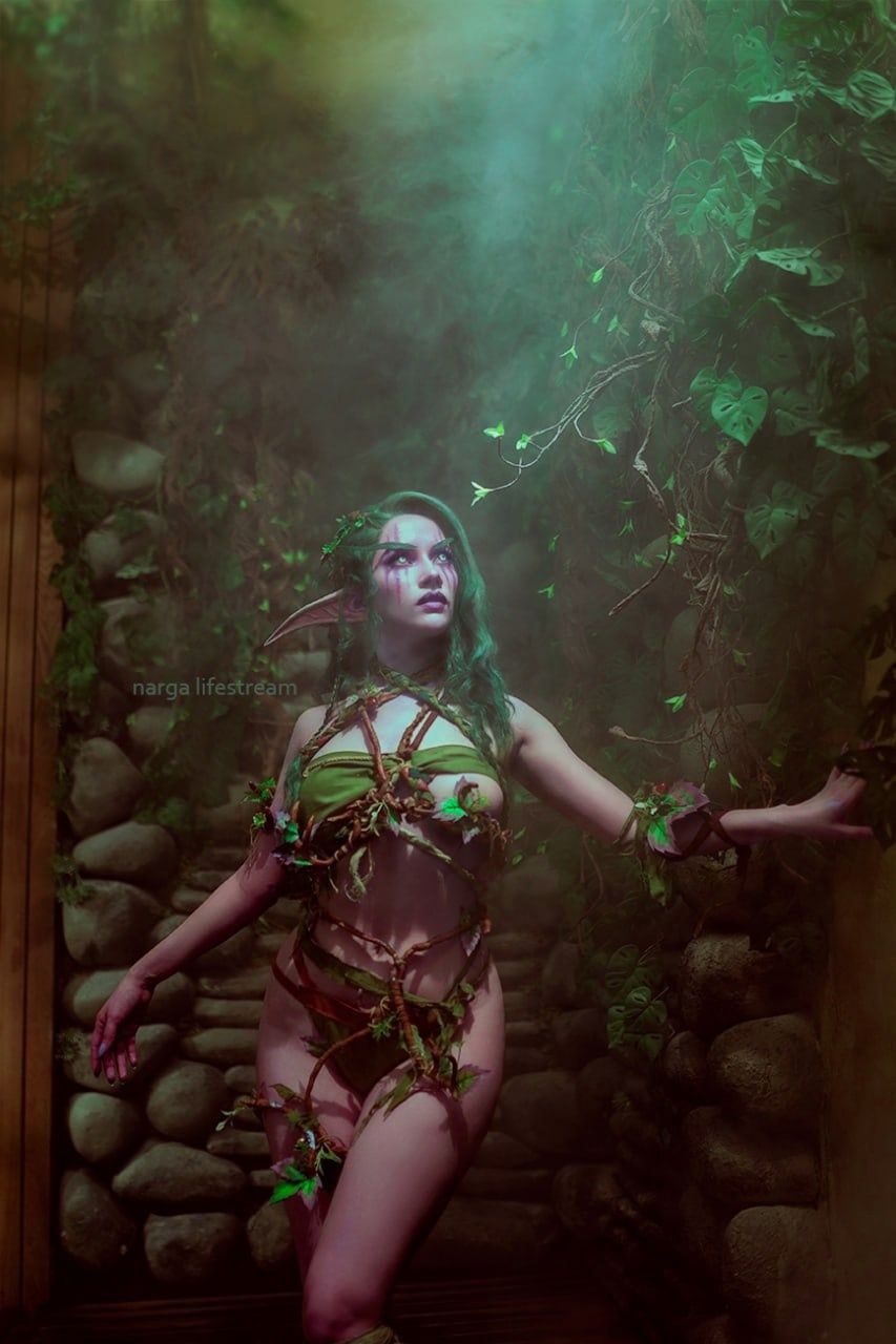 Косплей на эльфийку из World of Warcraft. Косплеер: Narga. Фотограф: ROZZY LIS. Источник: vk.com/lifestream_cosplay