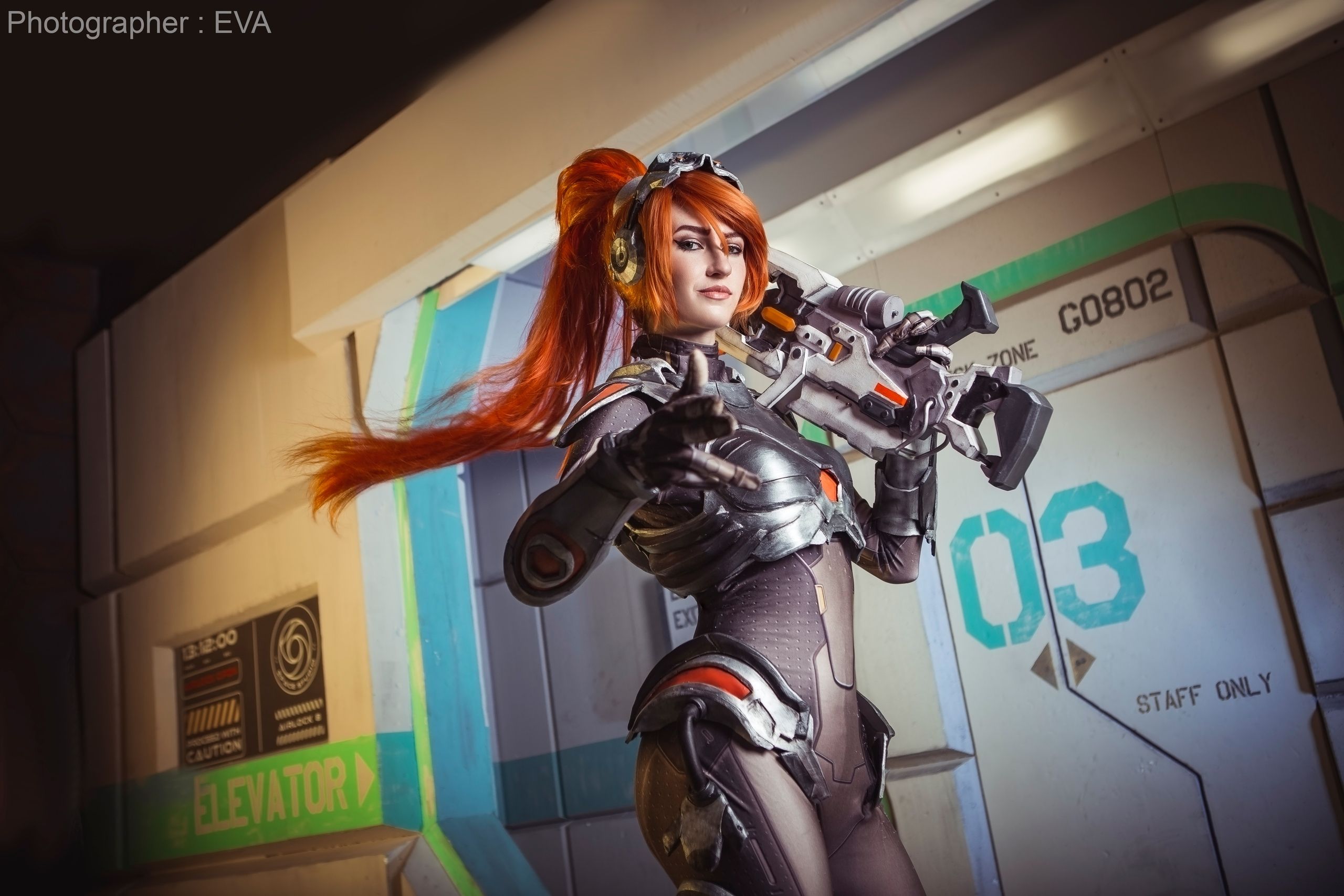 Косплей на Роковую вдову из Overwatch. Косплеер: Юлия Покуса. Фотограф: Ева Давыдова. Источник: vk.com/eva_cosplay_photo